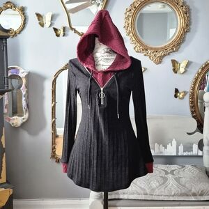 Colorblock Black Hooded Long Sleeve Tunic with Burgundy Accents Medium